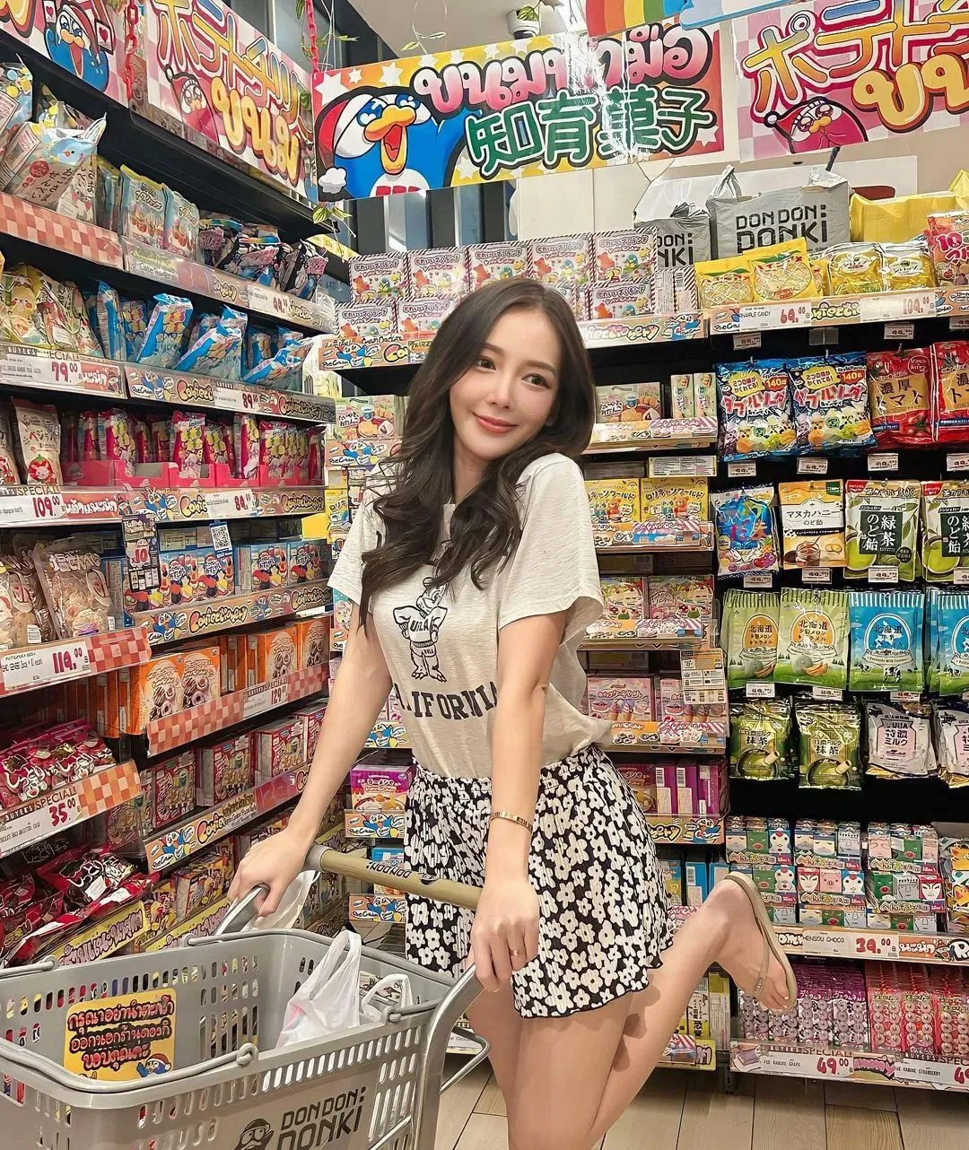 泰国网红rossarineye,风格大胆,大秀身材,完美曲线,惹人喜爱 | 黑料正能量