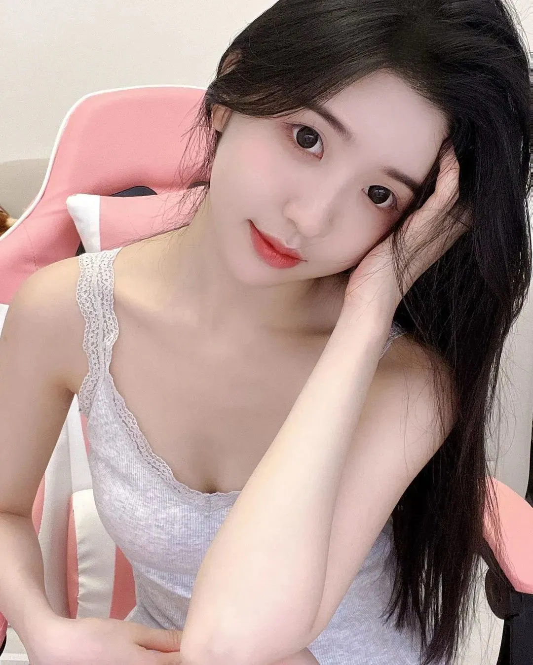 马来网红张安琪,白皙皮肤,饱满身材,才貌双全,火到中国 | 黑料正能量