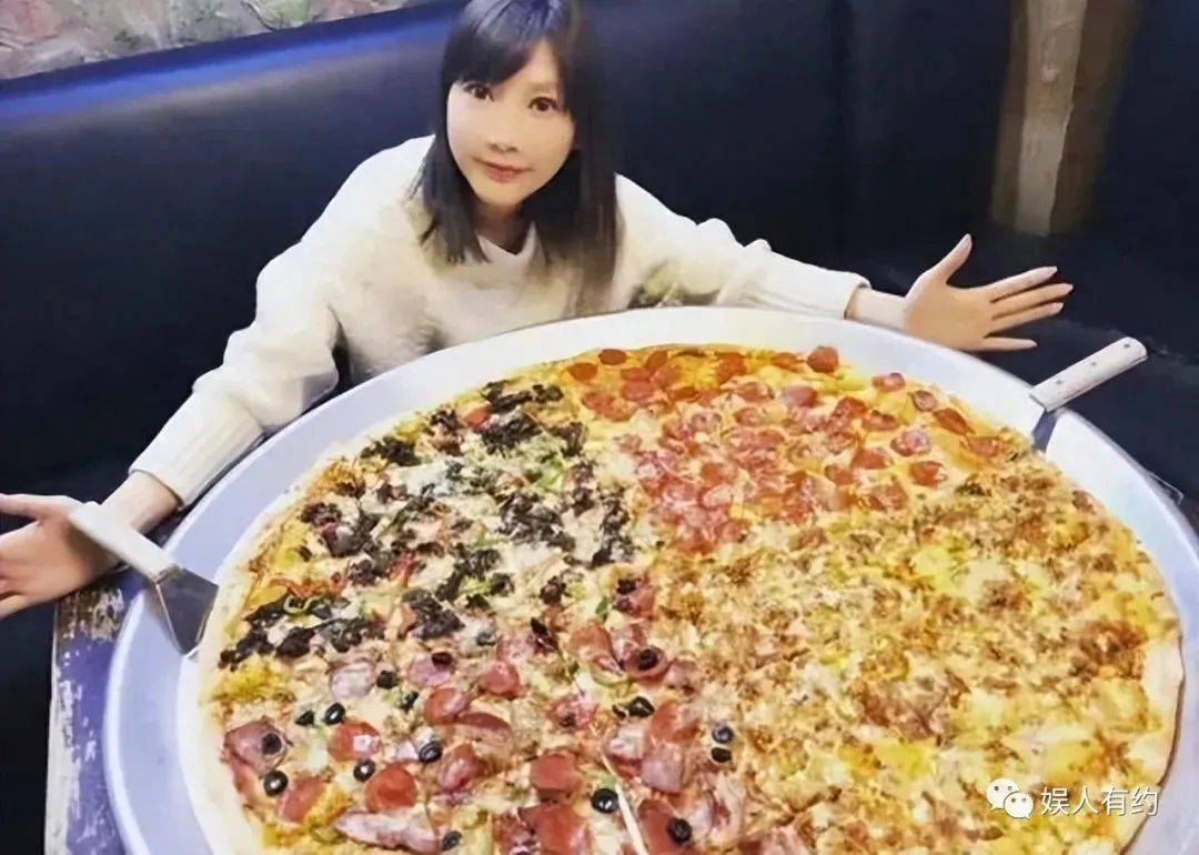 想不到吧!这就是大凉山的网红主播背着下山的木头,竟然是空心的 | 黑料正能量