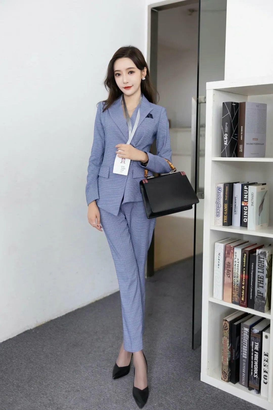 王馨瑶写真作品——温柔主管 摄影评测赏析 | 黑料正能量