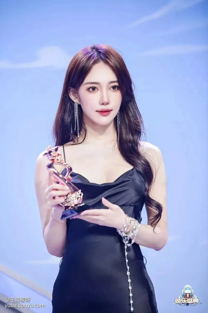 王雨檬热舞视频被扣分“公益”!彻底放飞自我,遭黑屏拉闸警告! | 黑料正能量