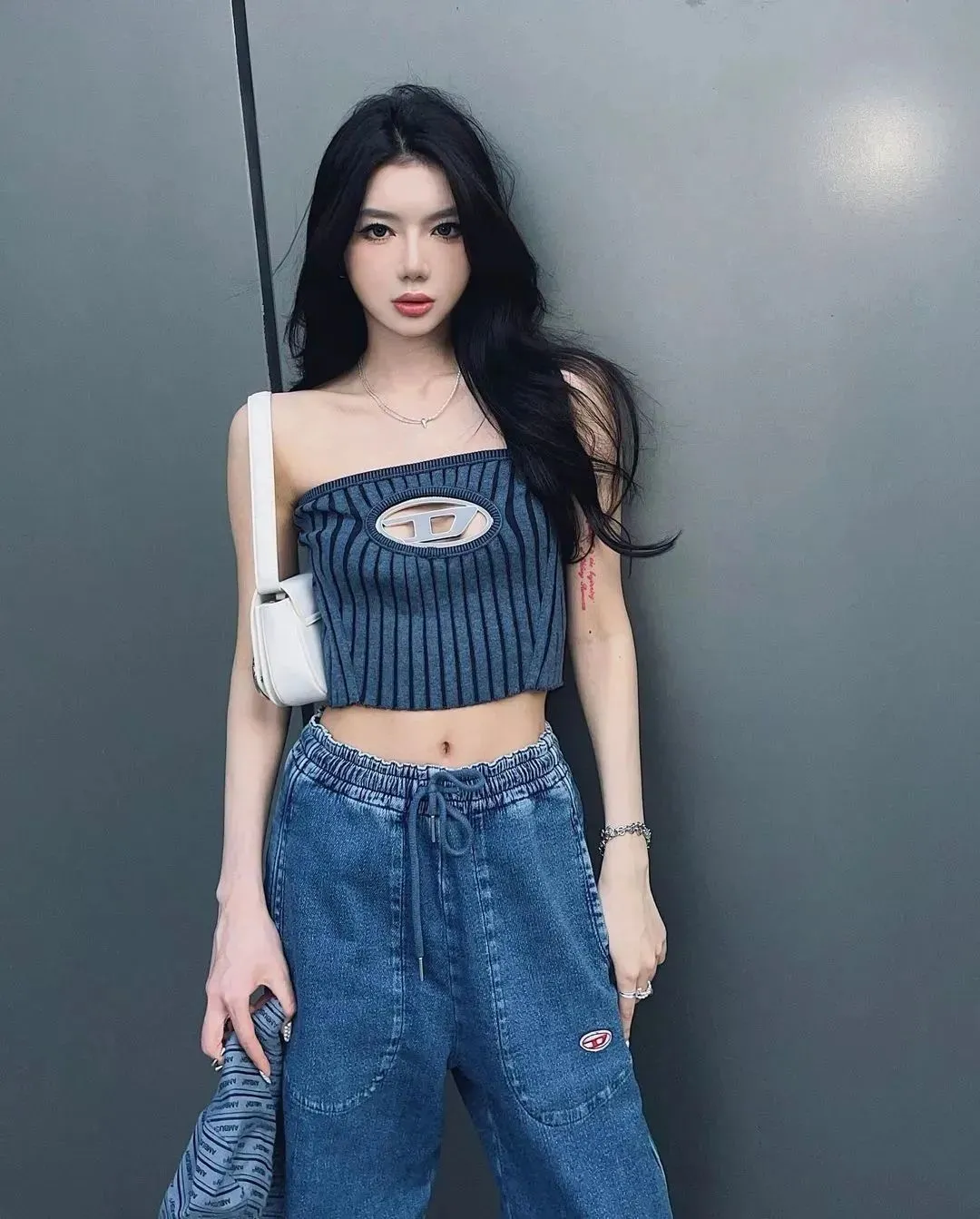 ins网红周周晚安:身材高挑,可纯可欲(附生活照写真图片) | 黑料正能量