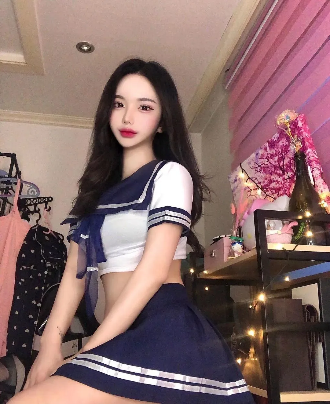 韩国网红1loo4,曲线玲珑,完美大长腿,大胆秀身材 | 黑料正能量