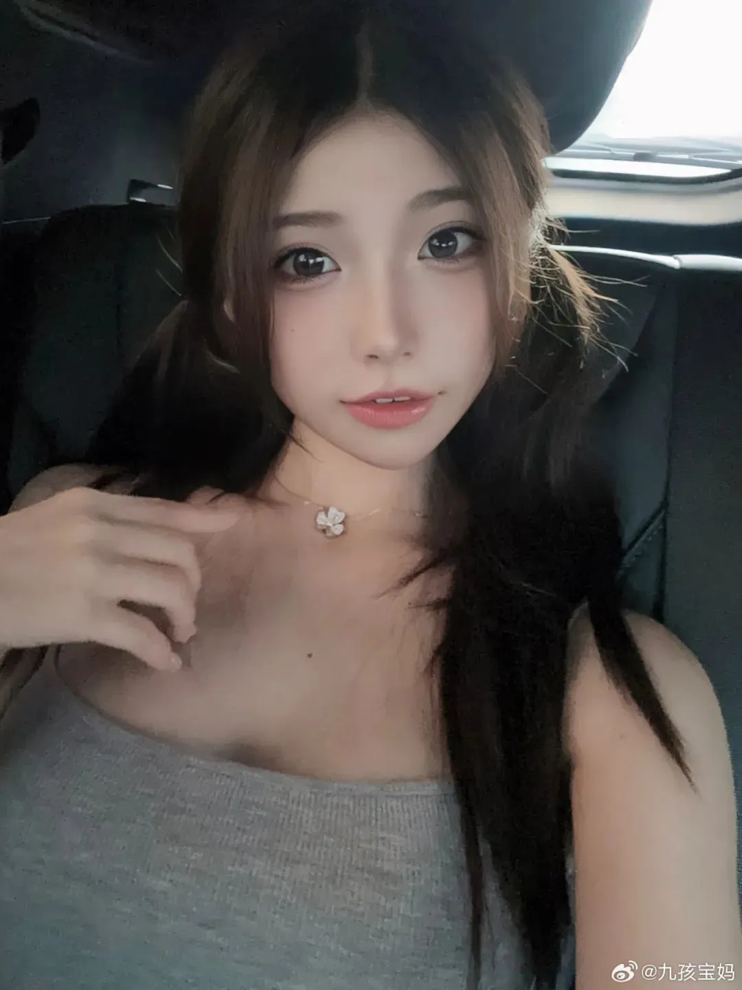 陈妮妮UNI的疯狂美照:马尾仙女的奇幻冒险 | 黑料正能量