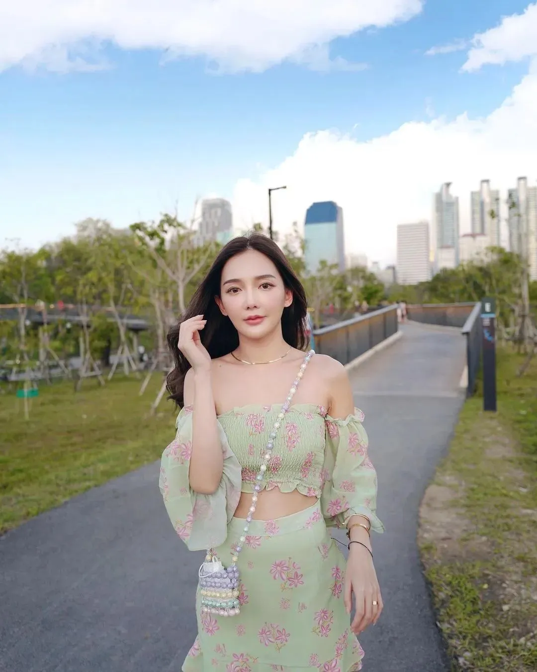 泰国网红rossarineye,风格大胆,大秀身材,完美曲线,惹人喜爱 | 黑料正能量