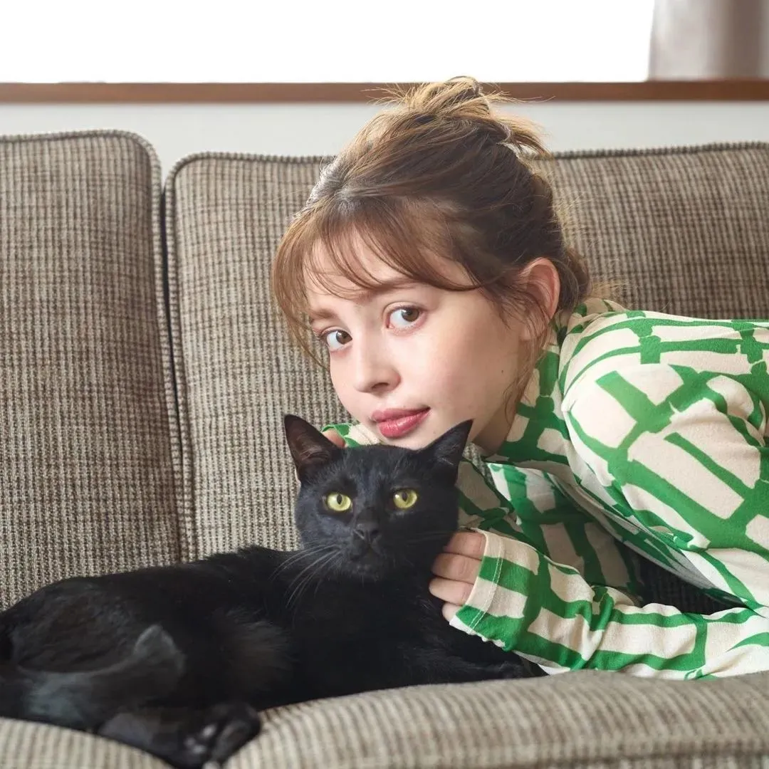 日本混血模特加藤娜娜,白皙皮肤,可爱动人,无辜眼神,惹人怜爱 | 黑料正能量