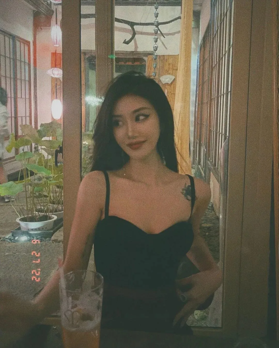 国产网红Audreyz,钟爱黑丝御姐风(附生活照写真图片) | 黑料正能量