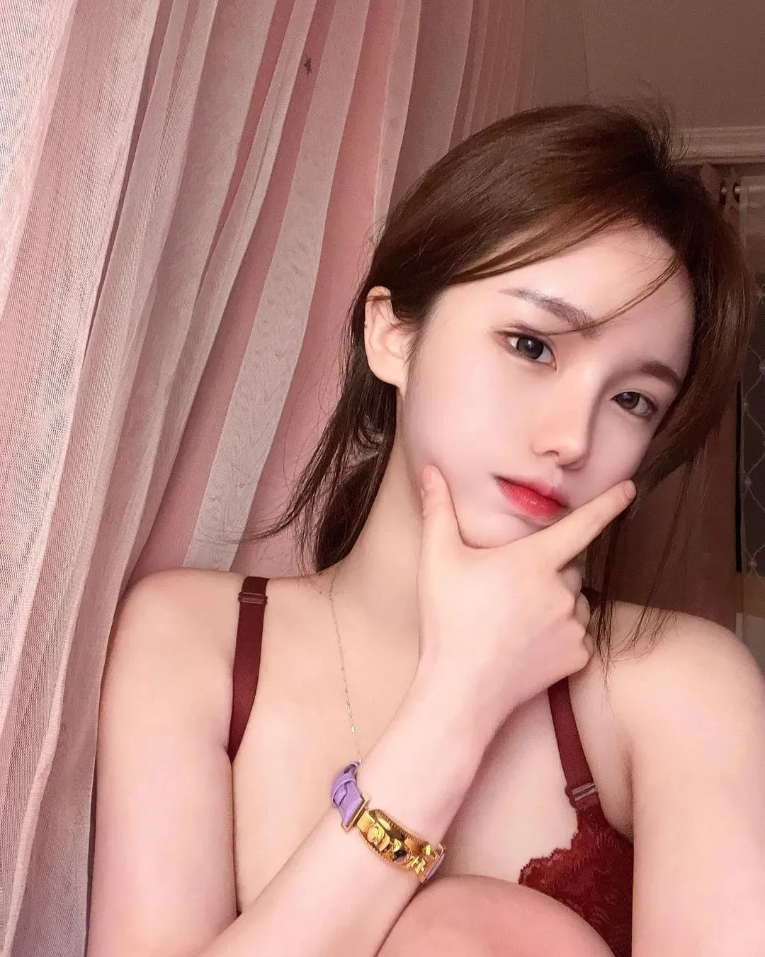 韩国网红1loo4,曲线玲珑,完美大长腿,大胆秀身材 | 黑料正能量