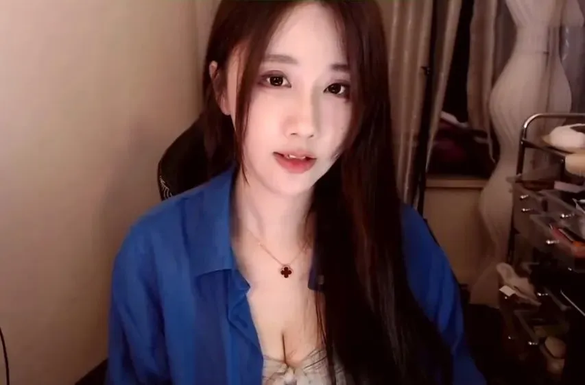 几块钱还要截图叫板,轩子巨2兔带货卖润滑液,被粉丝曝3瓶14.9元 | 黑料正能量