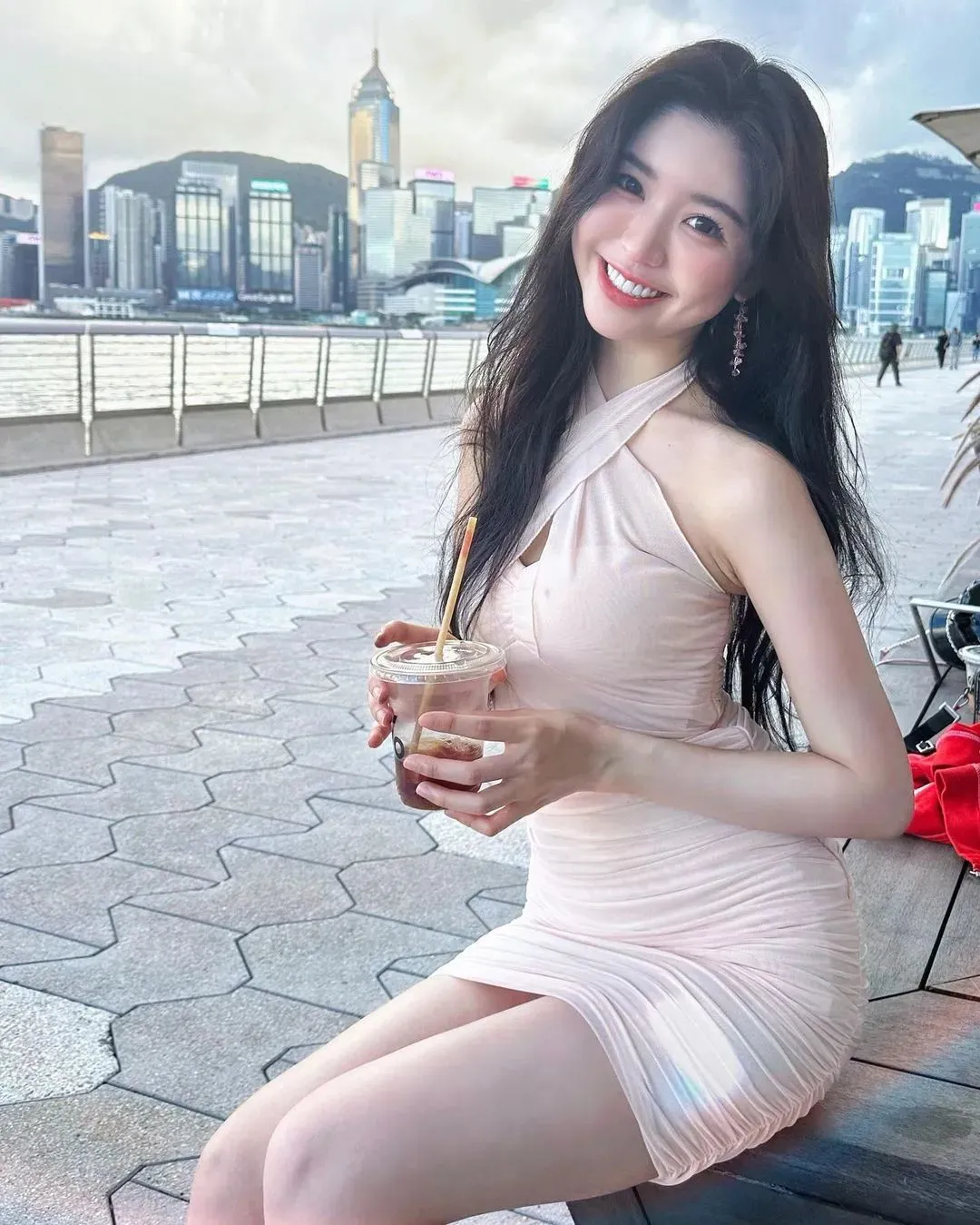 马来网红张安琪,白皙皮肤,饱满身材,才貌双全,火到中国 | 黑料正能量