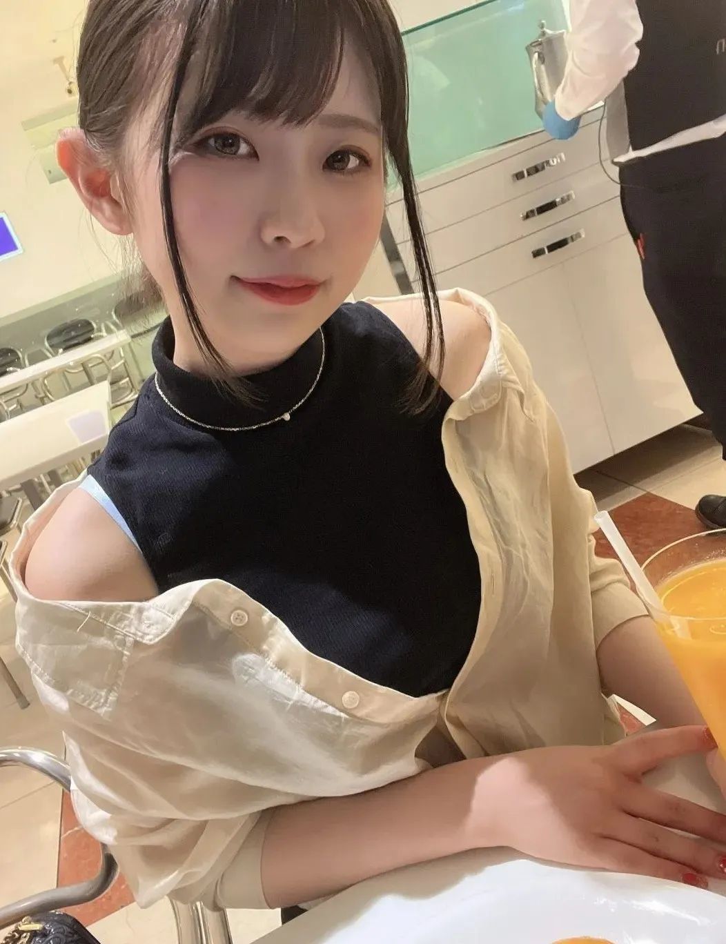 车牌番号小编作品:葵伊吹,童颜G级身材、演技出神入化的萝莉老师! | 黑料正能量