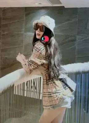 抖音有哪些穿的比较少的美女 穿着清凉的五大美女盘点 | 黑料正能量