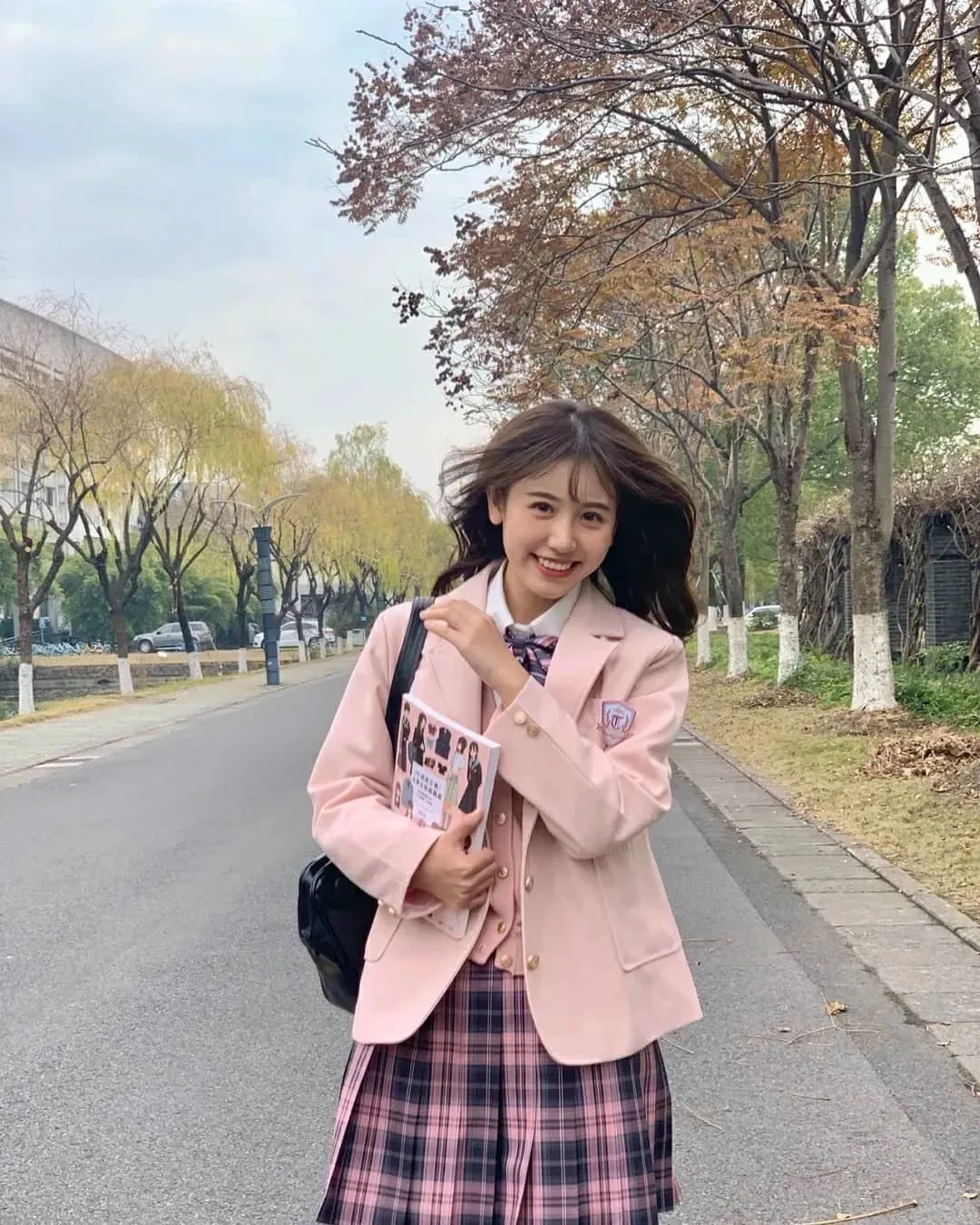 一栗小莎子—十年JK无人知!一朝蓝衣天下识 | 黑料正能量