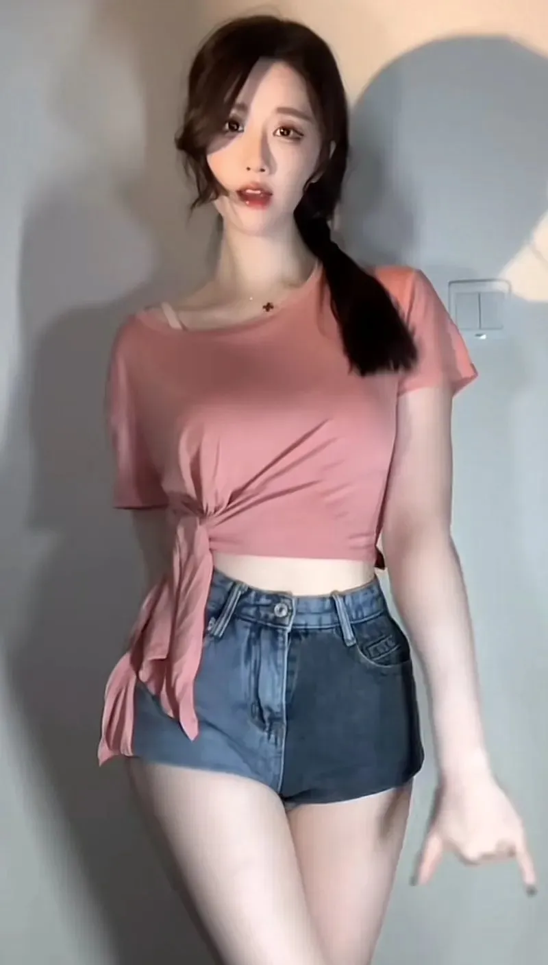 几块钱还要截图叫板,轩子巨2兔带货卖润滑液,被粉丝曝3瓶14.9元 | 黑料正能量