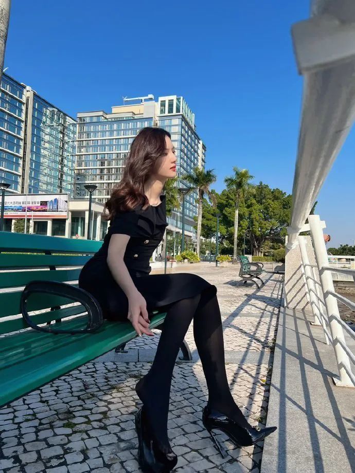 就是阿朱啊户外写真作品——少女和老人 摄影评测赏析 | 黑料正能量