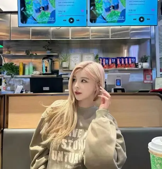 疯狂小杨哥有意签下童锦程?舞蹈一姐直言要破Faker童子功,引发网友热议! | 黑料正能量