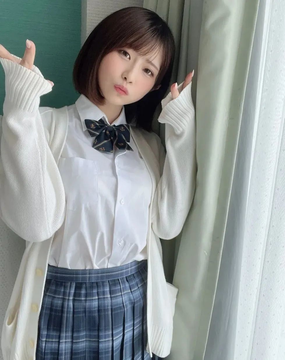 车牌番号小编作品:葵伊吹,童颜G级身材、演技出神入化的萝莉老师! | 黑料正能量