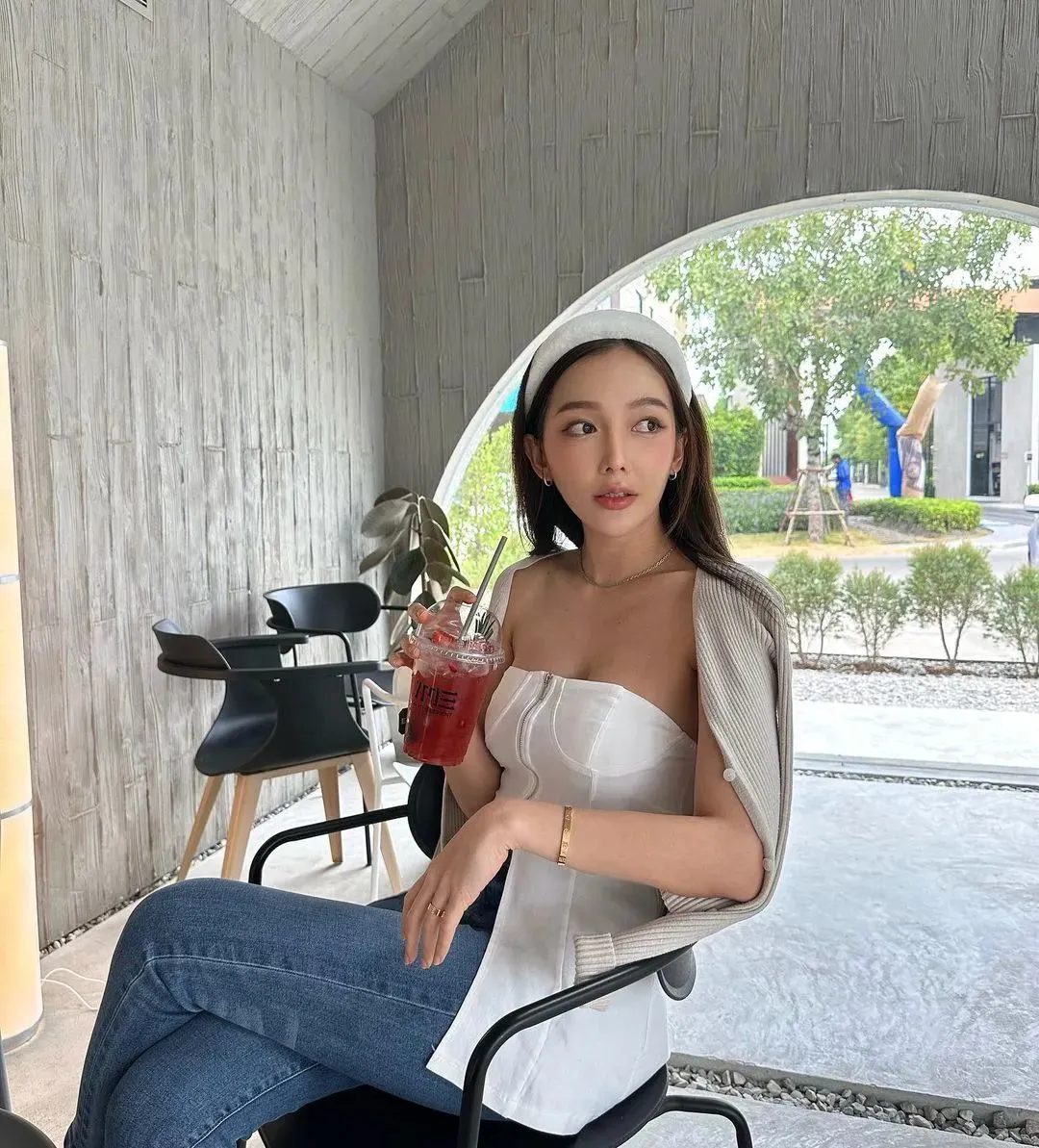 泰国网红rossarineye,风格大胆,大秀身材,完美曲线,惹人喜爱 | 黑料正能量