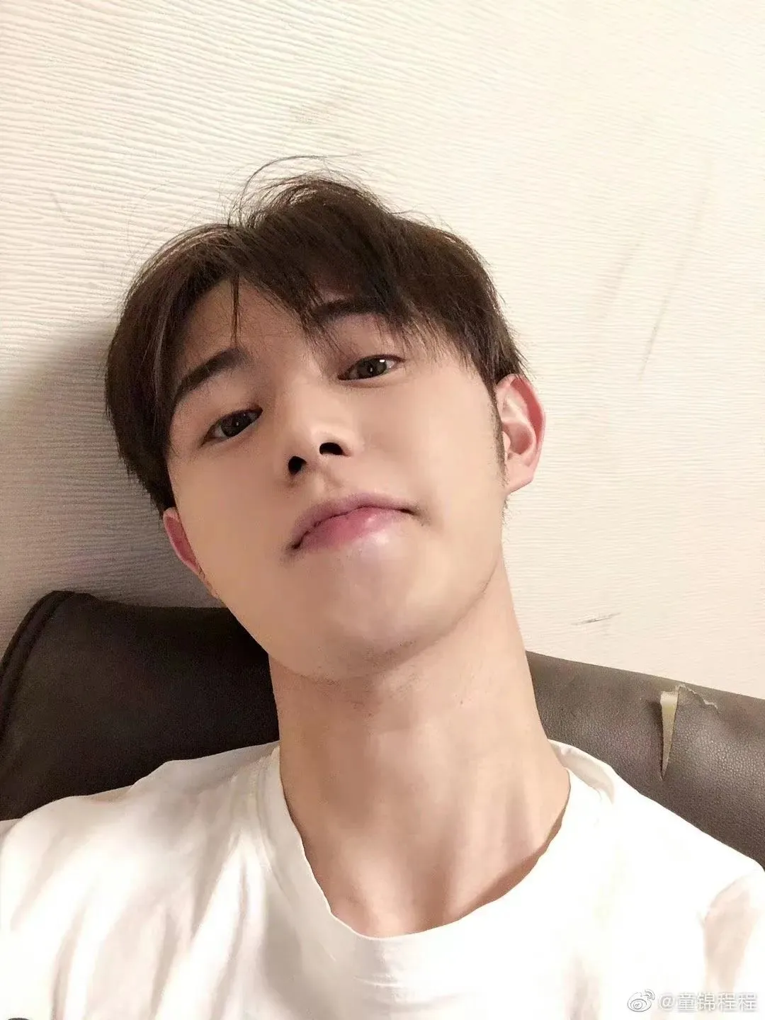 疯狂小杨哥有意签下童锦程?舞蹈一姐直言要破Faker童子功,引发网友热议! | 黑料正能量