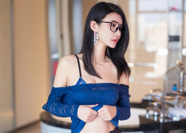 秀人模特夏沫沫简介资料(镂空装加黑丝谁能顶住)