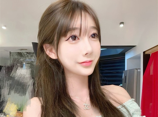 云南别克君威车模李甜甜下海事件(确实勾魂)