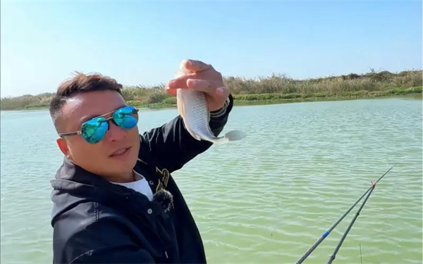 云梦泽钓鱼事件频繁上热搜(为什么就这么火)