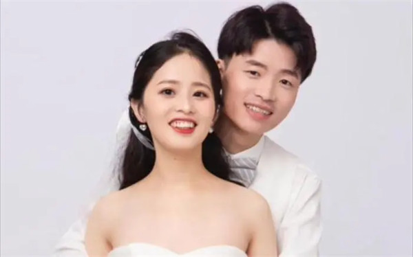 烂尾楼夫妇亮亮丽君夫妇事件怎么回事(买过烂尾楼的都懂他们的苦)