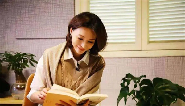 董卿为什么被央视封禁退出央视(网友好奇她犯了什么错)