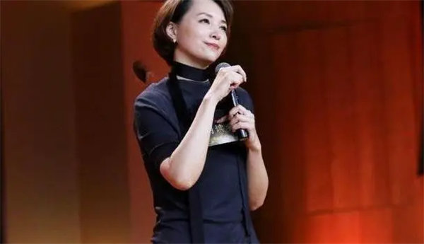 董卿为什么被央视封禁退出央视(网友好奇她犯了什么错)