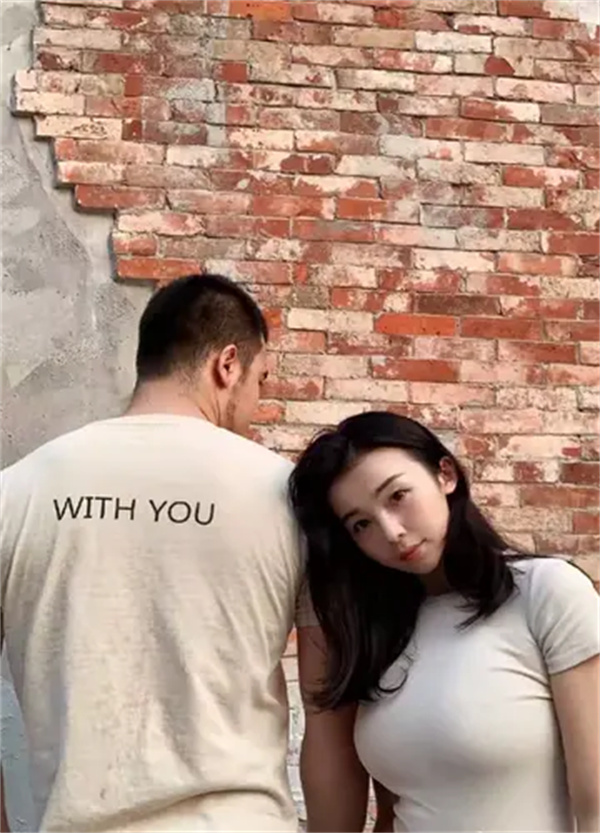 张曼源看书视频是怎么回事(竟还有人卖张曼源的视频)