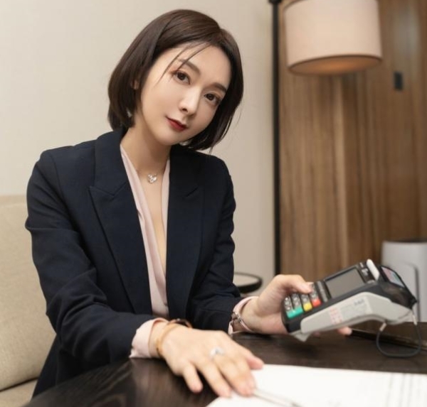 小热巴资料介绍(丝毫不比迪丽热巴差)