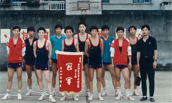 回浦中学篮球队为什么那么厉害(是有底蕴在的)