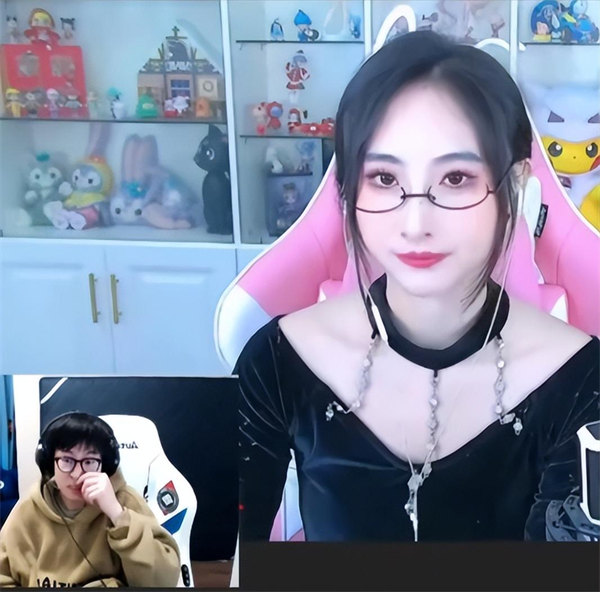 解说鼓鼓被叫娜美寿司是什么梗(穿着老是被吐槽)