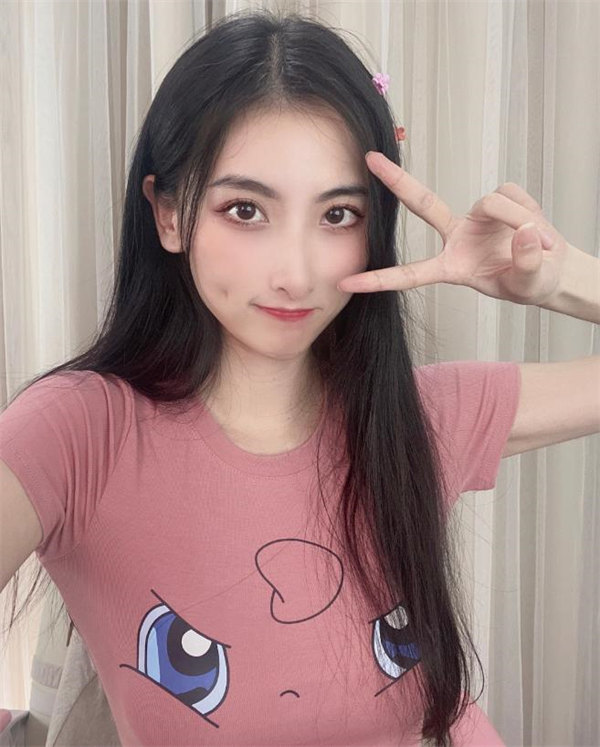 解说鼓鼓被叫娜美寿司是什么梗(穿着老是被吐槽)