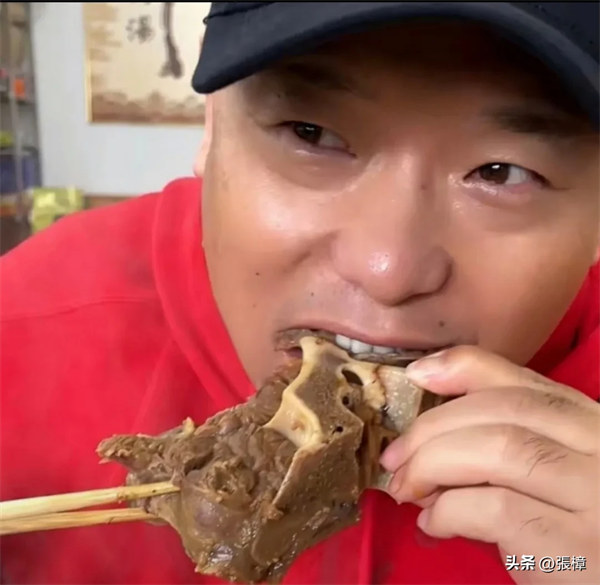 纯爱战士是什么梗(二百者也和老板娘的故事告诉你)