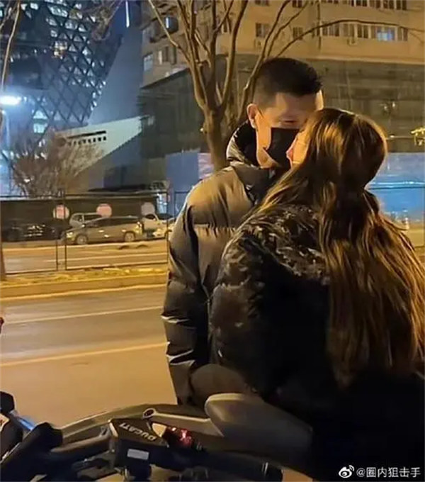 痞幼男朋友陆文臣开启付费直播惹争议(网友表示都没见过付费直播)