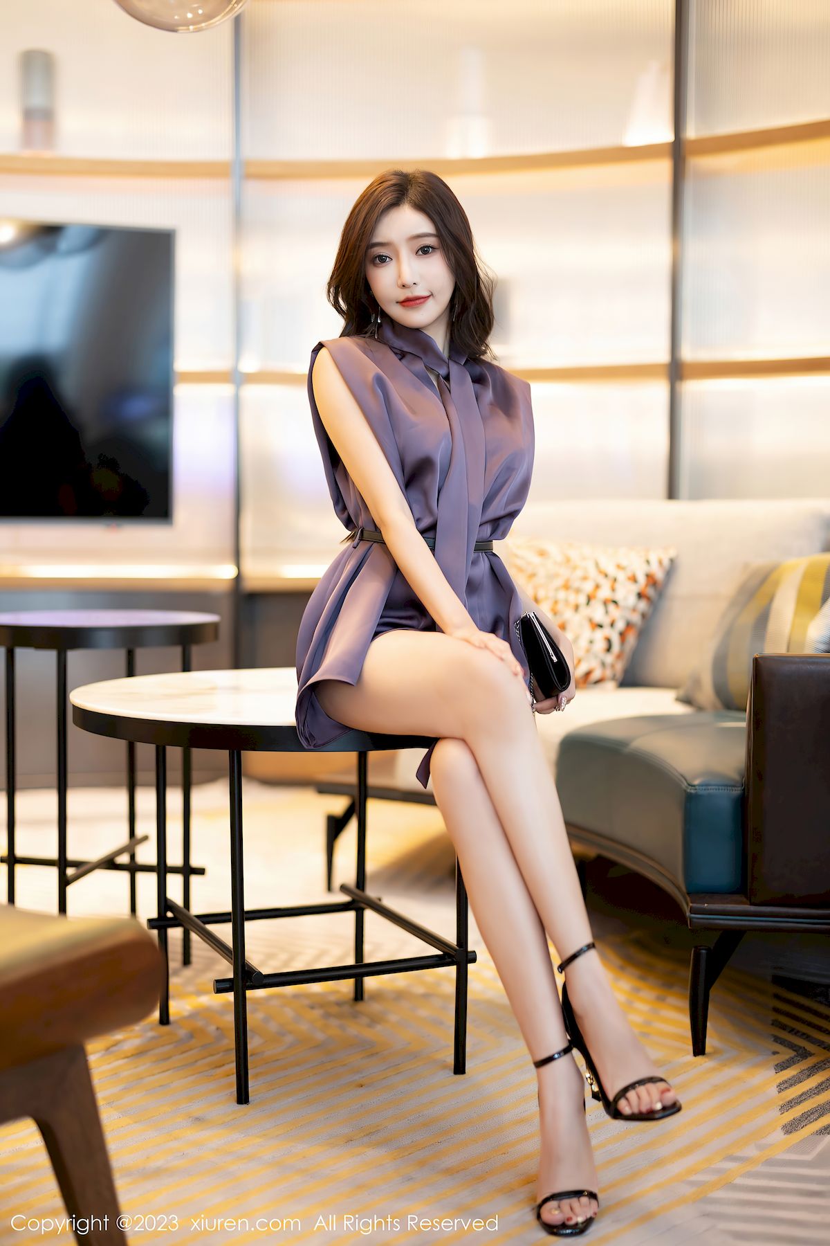 秀人网性感女神王馨瑶yanni紫色服饰御姐姿态安吉旅拍