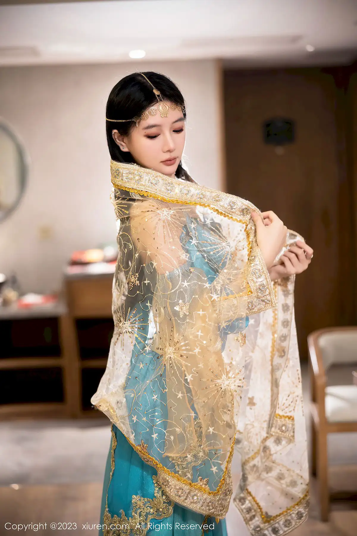 秀人网模特幼幼蓝色西域舞娘服饰完美身材性感写真