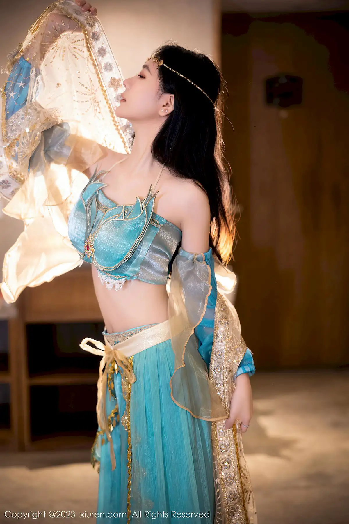 秀人网模特幼幼蓝色西域舞娘服饰完美身材性感写真