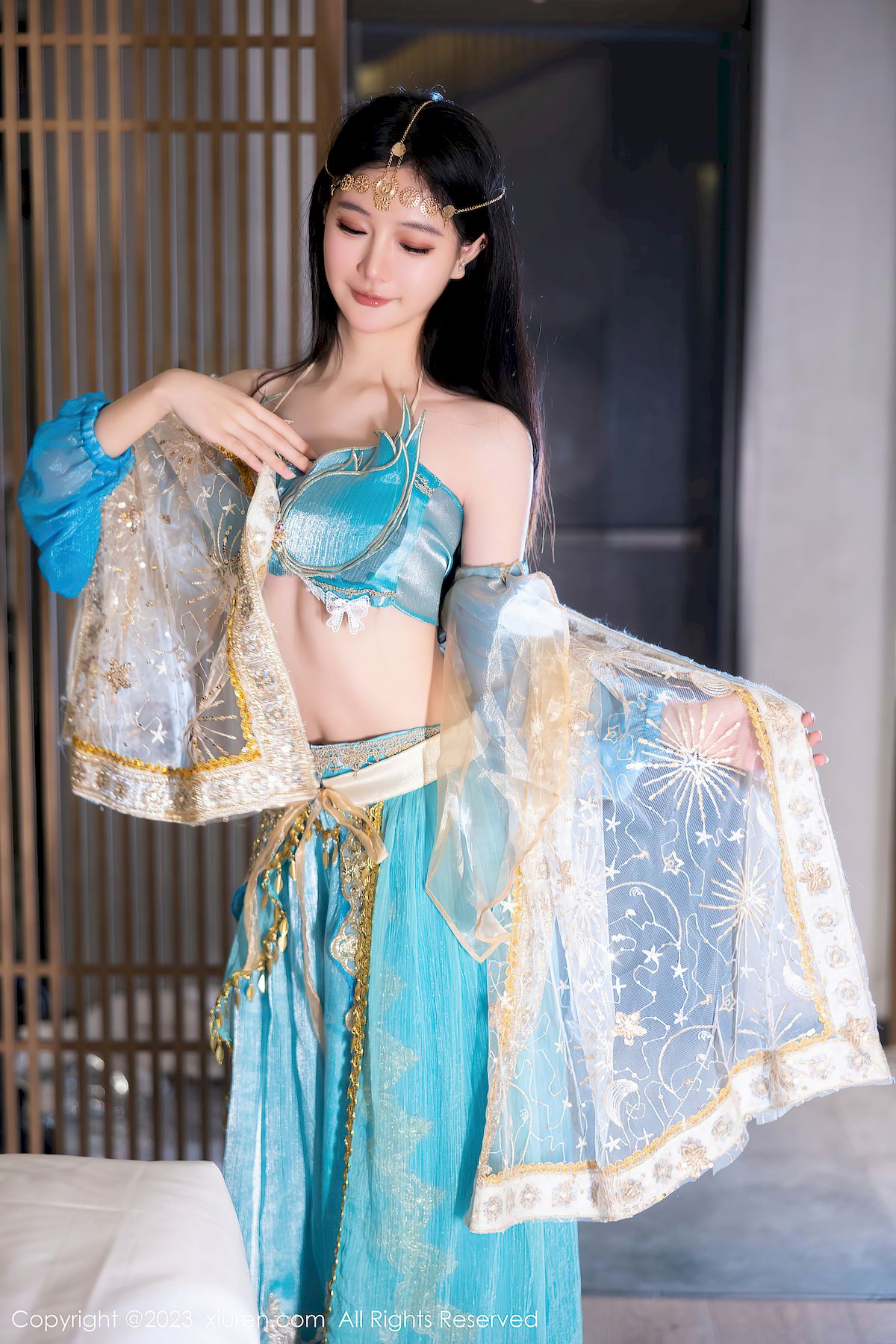 秀人网模特幼幼蓝色西域舞娘服饰完美身材性感写真