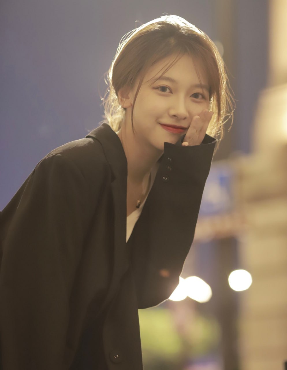 后来我们没有再打扰对方,那张朝思暮想的脸也渐渐变得模糊。